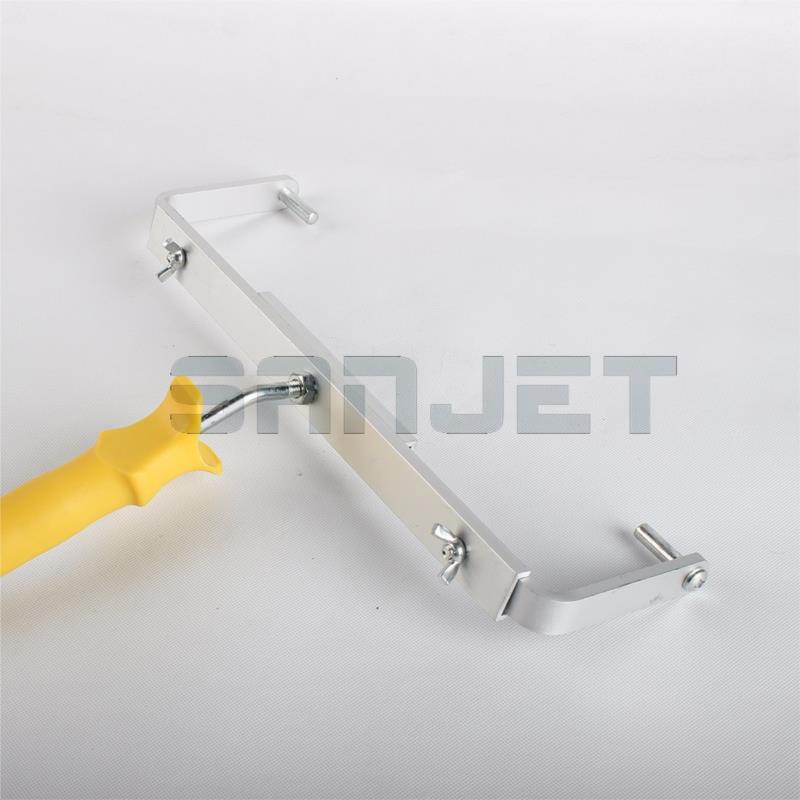 SANJET 490mm Spiked Roller with Aluminum Frame Plastic Handle 4 logo.jpg